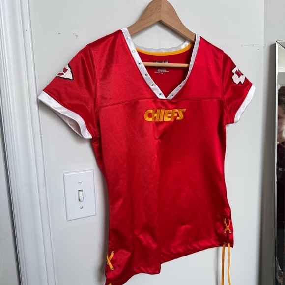 ✨ Vintage-Inspired Kansas City Chiefs Jersey Tee – Women’s Sz M bling Swiftie - Picture 3 of 10